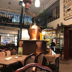 Caféhaus Dobbelstein - Die größte funktionsfähige Kaffeemühle der Welt. 50 kg Kaffeebohnen fasst sie
