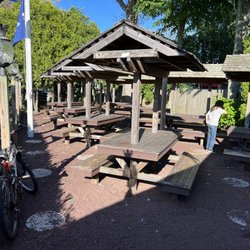 Brent's General Store - Outdoor seating