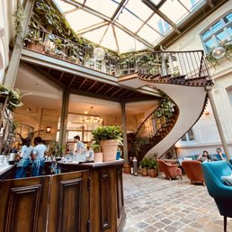 Lobby bar? Yes!