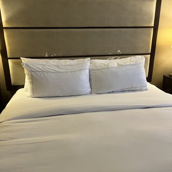 DoubleTree Suites by Hilton Austin Downtown Capitol - There was a complaint a month ago about chipped head boards.... Still not updated. - Hotels Near Me - Austin, Texas