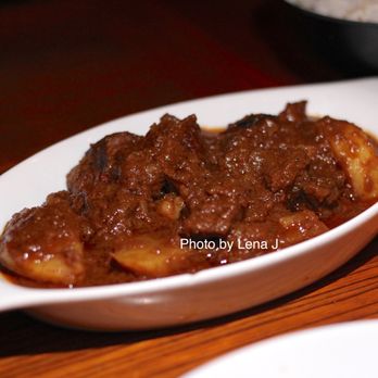 Martsa On Elm - Shamday ($18.25) - traditional Tibetan recipe, boneless braised beef with potatoes in mild curry - Himalayan/Nepalese Near Me - Somerville, Massachusetts