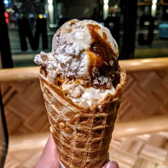 Salt & Straw - Fran's Almond Gold Bar - Ice Cream & Frozen Yogurt Near Me - Seattle, Washington
