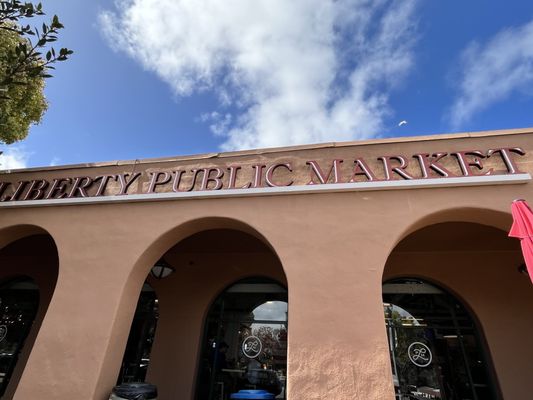 Fluster Cluck Hot Chicken by null