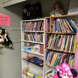Juvenile Hall Auxiliary - Kids books 6 for 1$.