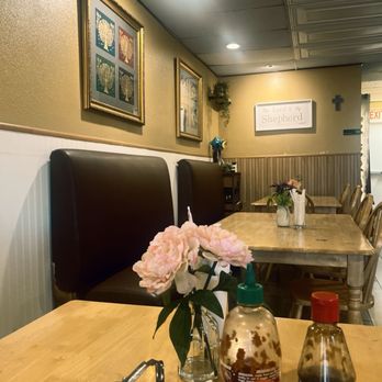 Thai Ivory Cuisine - The dining area - Thai Near Me - Upland, California Thai Ivory Cuisine - The dining area - Thai Near Me - Upland, California