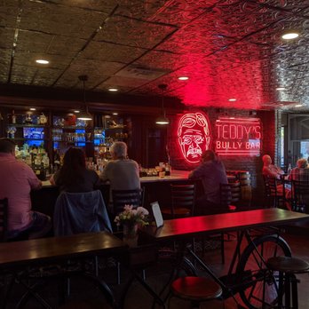 Teddy's Bully Bar - Inside - American Near Me - Oyster Bay, New York