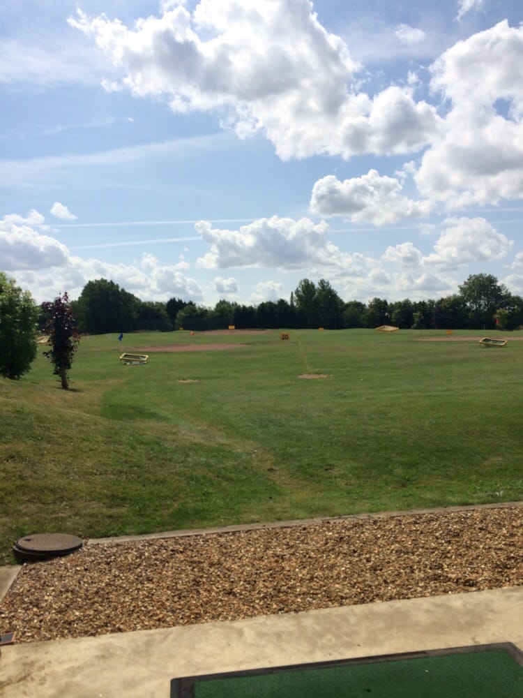 ABBEY HILL GOLF CENTRE Monks Way Two Mile Ash, Buckingham, Milton
