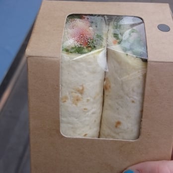 Pick Eat - Wrap minceur ( poulet, pommes,  céleri...) - Salad Near Me - Ixelles, BRU