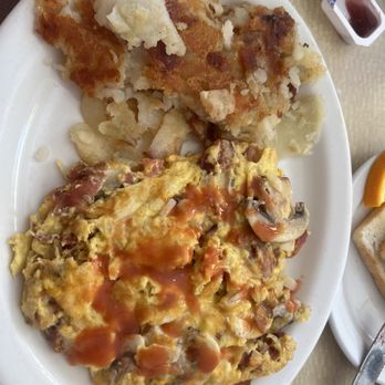 The Hot Skillet - Bacon something skillet with hot sauce. - Breakfast & Brunch Near Me - Paw Paw, Michigan The Hot Skillet - Bacon something skillet with hot sauce. - Breakfast & Brunch Near Me - Paw Paw, Michigan