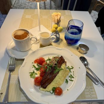 Beacon Hill Books & Cafe - Farmer's Market Breakfast - Bookstores Near Me - Boston, Massachusetts