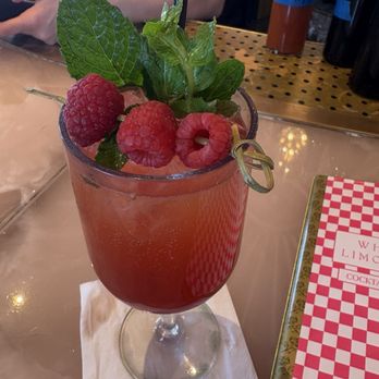 White Limozeen - Lemonade/Wine Spritzer - Cocktail Bars Near Me - Nashville, Tennessee