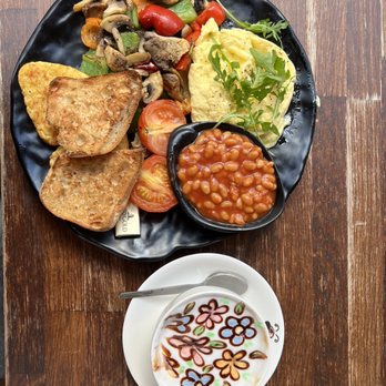 Beanhive - vegetarian full irish breakfast comes with free drink - Coffee & Tea Near Me - Dublin, D