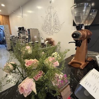 Pursue Coffee - It's an adorable small coffee shop. I loved the touch of fresh flowers. - Coffee & Tea Near Me - Redondo Beach, California Pursue Coffee - It's an adorable small coffee shop. I loved the touch of fresh flowers. - Coffee & Tea Near Me - Redondo Beach, California