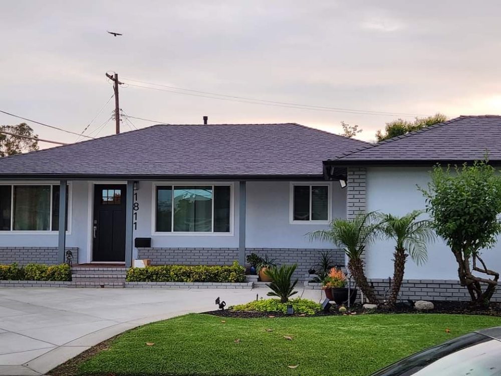 Slide of Jorges Roofing & Construction