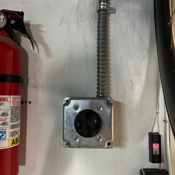 Creative Power Electric - 220v plug - Electricians Near Me