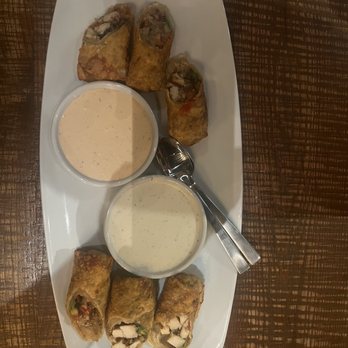 California Pizza Kitchen - Avocado egg rolls super amazing - New American Near Me - Cockeysville, Maryland