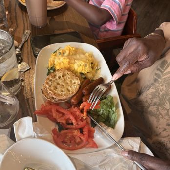 Another Broken Egg Cafe - Scrambled eggs tomato and chicken sausage - American Near Me - Orlando, Florida Another Broken Egg Cafe - Scrambled eggs tomato and chicken sausage - American Near Me - Orlando, Florida