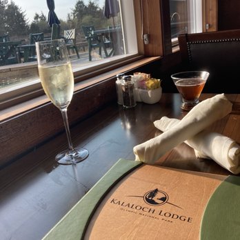 Creekside Restaurant - Champagne and sitting indoors - American Near Me - Forks, Washington