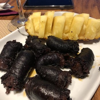 4 Plátanos - Blood sausage and pineapple - Portuguese Near Me - Ponta Delgada, 20 4 Plátanos - Blood sausage and pineapple - Portuguese Near Me - Ponta Delgada, 20