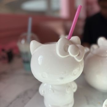 Hello Kitty Cafe - Strawberry lemonade - Themed Cafes Near Me - Santa Clara, California