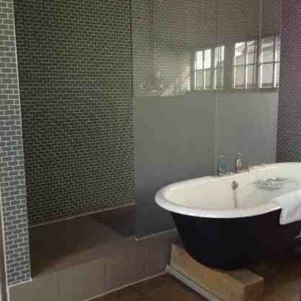 Hotel du Vin - Upstairs bathroom with walkin shower and bath - Hotels Near Me - Henley On Thames, OXF