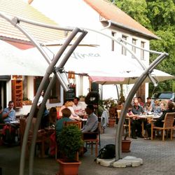 Chillis Café - 1. VENKOVNÍ ŘÍZENÁ DEGUSTACE VÍNA
( vin. Vinice Hranice)