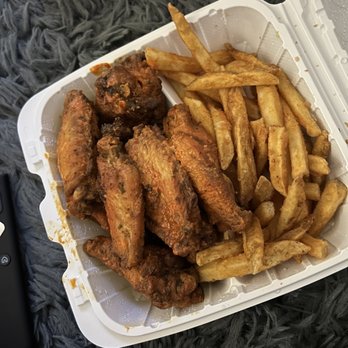 Papi Cuisine - Buffalo wings and fries - Cocktail Bars Near Me - Baltimore, Maryland Papi Cuisine - Buffalo wings and fries - Cocktail Bars Near Me - Baltimore, Maryland