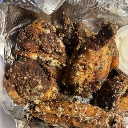 Go Philly Cheesesteaks & Wings - Old grease and burnt