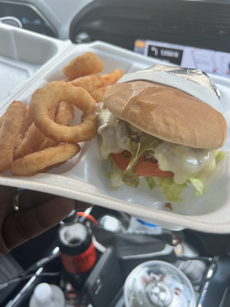 Brawlers Burgers & Wings Logo