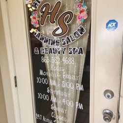 Highlands Hot Spot - Inside door with hours open. Outside door will get you 24 hour access! Its awesome!