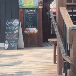 Jonny's Cookhouse and Ice Cream Shop