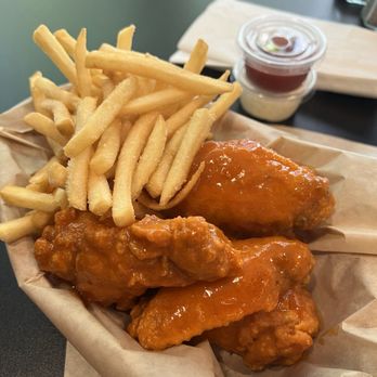 D&N Hot Wings - The Thundering Buffalo (Buffalo) - Chicken Wings Near Me - San Francisco, California