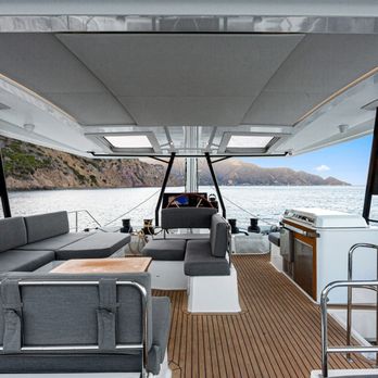 Chill Out Sailing - luxury catamaran in Long Beach for seminars and corporate events - Boat Charters Near Me