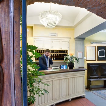 Il Guelfo Bianco - front desk - Hotels Near Me - Florence, FI Il Guelfo Bianco - front desk - Hotels Near Me - Florence, FI
