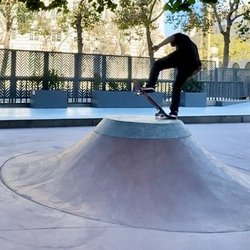 Skate park - Civic Center - Skateboarding - good balance