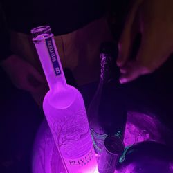 L'Arc - free drinks at promoter table