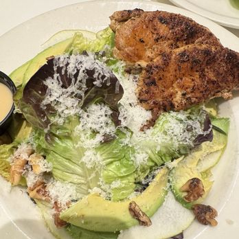 Briarpatch Restaurant - Chicken avocado salad with sliced pears, walnuts and a champagne vinaigrette - American Near Me - Winter Park, Florida Briarpatch Restaurant - Chicken avocado salad with sliced pears, walnuts and a champagne vinaigrette - American Near Me - Winter Park, Florida