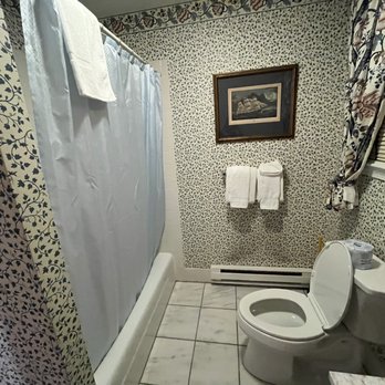 A Cambridge House Inn - Bathroom - Bed & Breakfast Near Me - Cambridge, Massachusetts A Cambridge House Inn - Bathroom - Bed & Breakfast Near Me - Cambridge, Massachusetts