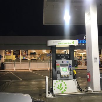 Cumberland Farms - a gas station at night - Convenience Stores Near Me - NORWAY, Maine