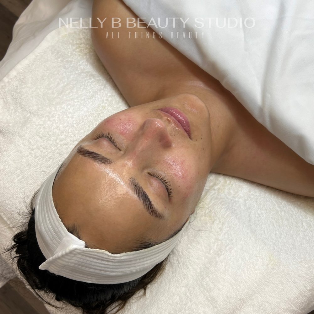 Nelly B Beauty Studio Logo