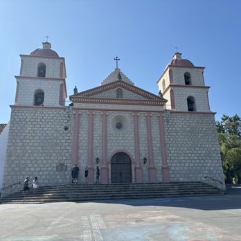 Mission Santa Barbara - Museums Near Me - Santa Barbara, California