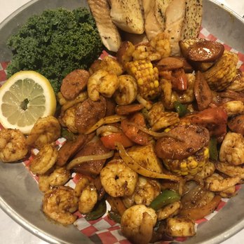 Crab Avenue - Mild Chefs Platter. We shared this and the chefs platter.and weren't disappointed. The garlic bread is delicious. - Seafood Near Me - Glendale, California