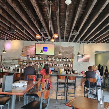 Brickstone Kitchen - people sitting at the bar - Pizza Near Me - Sutton, Massachusetts