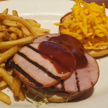 Doc B's Restaurant + Bar - Backyard Burger - New American Near Me - Chicago, Illinois
