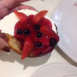 VIPS - Busquet con crema y frutos rojos