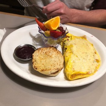 Egg Harbor Café - Omelette with fruit and English muffin - Breakfast & Brunch Near Me - Lake Forest, Illinois