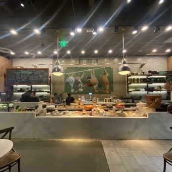 Wally's - Interiour - New American Near Me - Beverly Hills, California