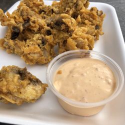 Burgerlicious - These fried mushrooms are so delicious they can be addicting. Lol Don't forget to choose your sauce.