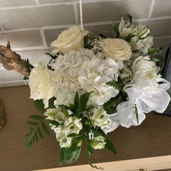 Mission Viejo Florist - White designer Choice - Florists Near Me - Lake Forest, California Mission Viejo Florist - White designer Choice - Florists Near Me - Lake Forest, California