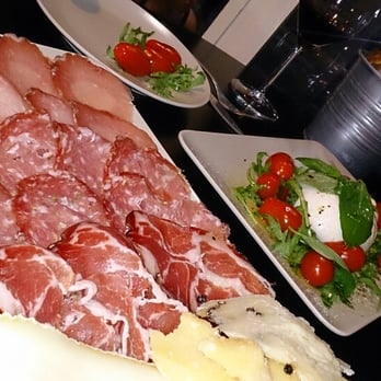 The Wine Bar - Plateau mixte, burrata a la truffa et vin chilien - Tapas Bars Near Me - Bordeaux, 33 The Wine Bar - Plateau mixte, burrata a la truffa et vin chilien - Tapas Bars Near Me - Bordeaux, 33